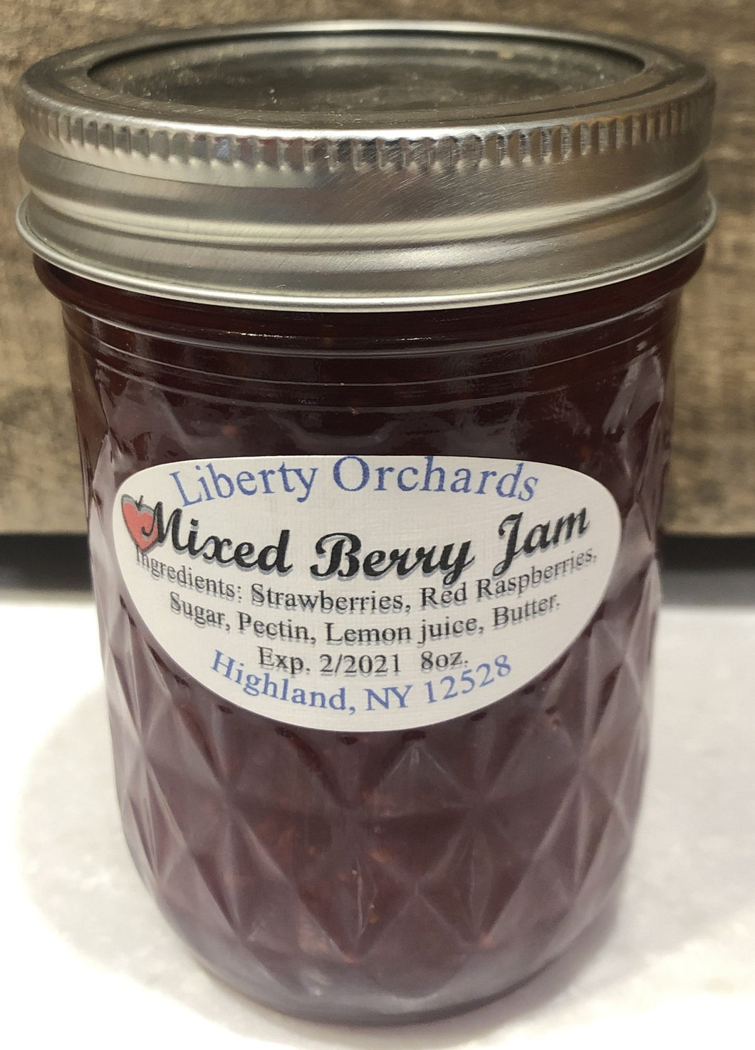 Made in the farmhouse kitchen at Liberty Orchards, classic jam at its best in an assortment of flavors made from fruits picked right at the farm.  Enjoy with buttered toast, as cake fillings, or paired with your favorite Hudson Valley cheese.  8 oz. glass jar canned and sealed.