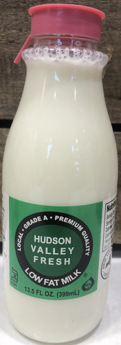 Hudson Valley Fresh premium milk comes from Hudson Valley farms that exceed all standards for excellence in milk quality. Among them 10 family-owned and operated herds are some that have placed in the top six in the United States time and time again and exceed industry standards for quality, protein, butterfat, and vitamin and omega 3 content, all naturally and without supplements.  Quick Facts / Per Cup 100 Calories 8 grams of protein 15% Vitamin D 25% Calcium  14 fl oz bottle