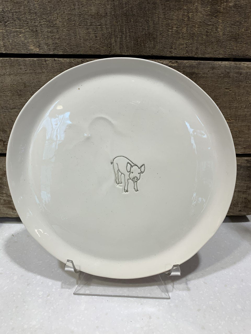 Handcrafted in upstate New York, this porcelain dinner plate’s softly sculpted edge gives it an organic shape, while its size is ideal for everyday meals. Durable and designed to withstand wear, it’s dishwasher safe and microwavable. All glazes are certified food safe and lead free, meeting the requirements of Proposition 65, the highest standard for ceramic glazes. 