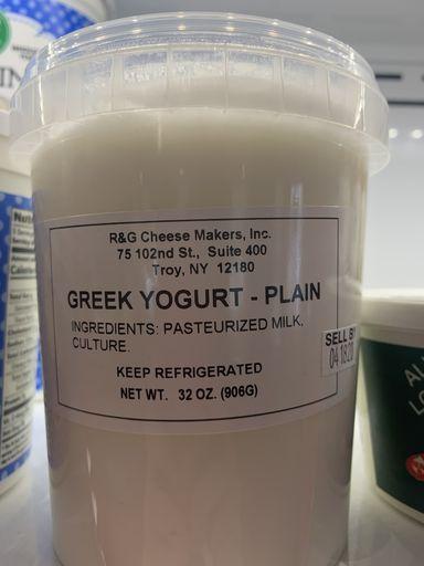 A smooth creamy cows milk yogurt that hold the same thickness and tangy flavor of a traditional Greek yogurt.  32 oz plastic container